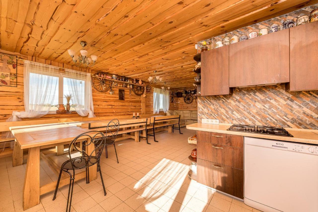 Вилла Edmart Dobromisle Экстерьер фото